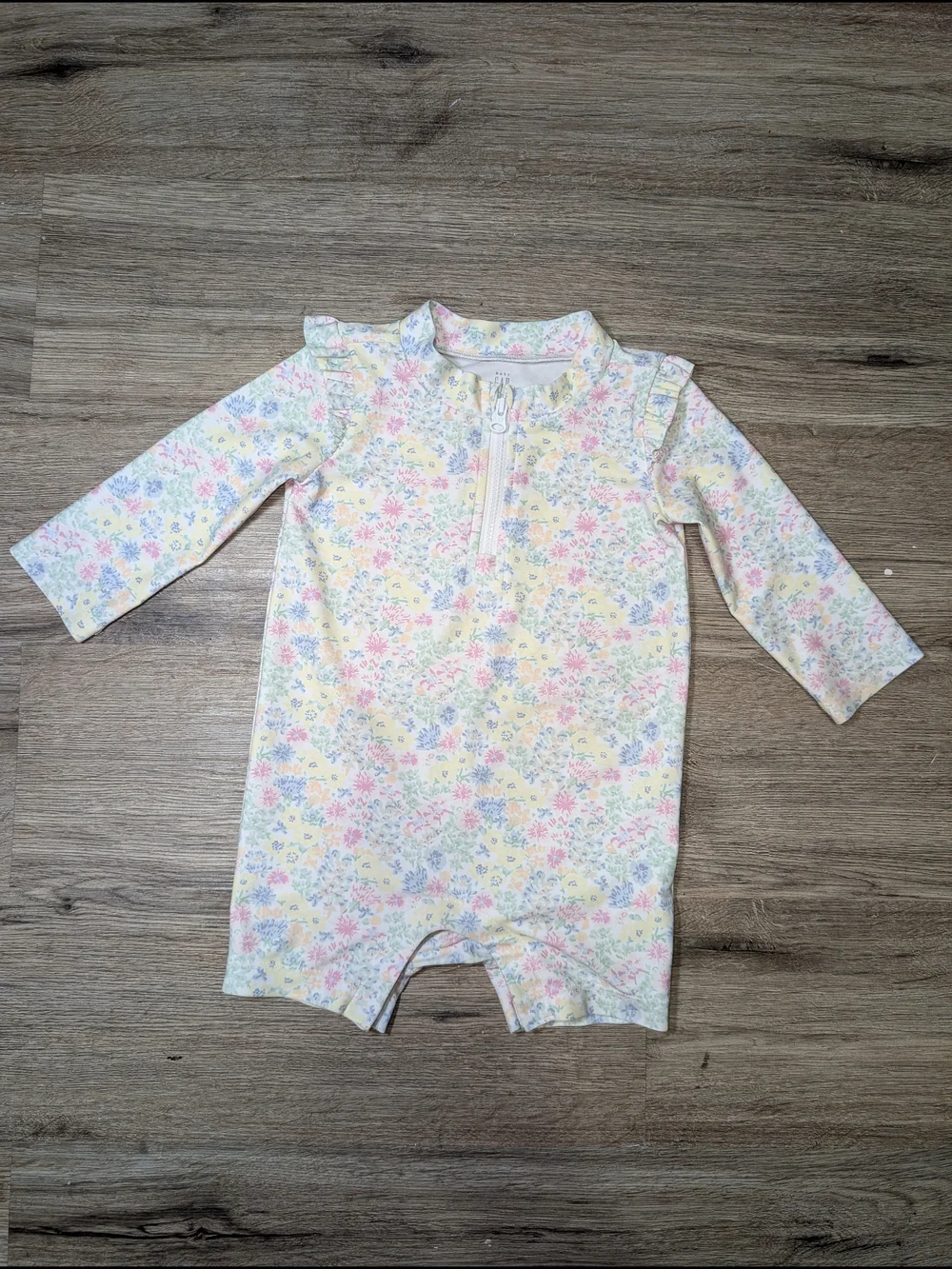 GAP Baby Girl Floral Long Sleeve Swim Rash Guard 6-12 Months Ruffles Pool Beach